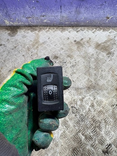 3B0963564C КНОПКА ПОДОГРЕВА СИДЕНИЙ Volkswagen Passat B5 2001