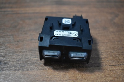 A2238200402 панель разъем usb - c x2 мерседес w223 w167 1