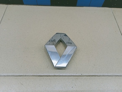 628909891R Эмблема RENAULT Logan 2005-2014