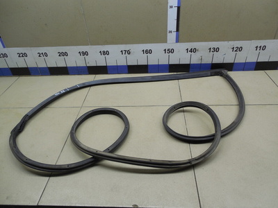 6787112520 Уплотнитель двери TOYOTA Auris (E15) 2006-2012