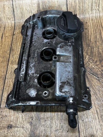 078103471L Крышка клапонов левая volkswagen audi passat a4 b5 a6 c5 2.4 2.8 v6