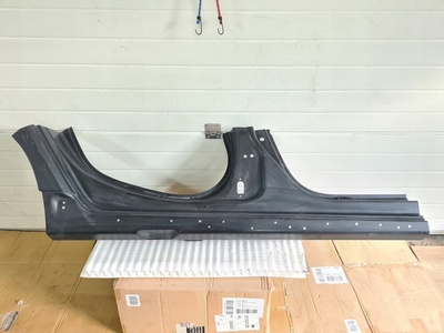 Próg prawy Megane IV RS порог правая renault megane iv rs