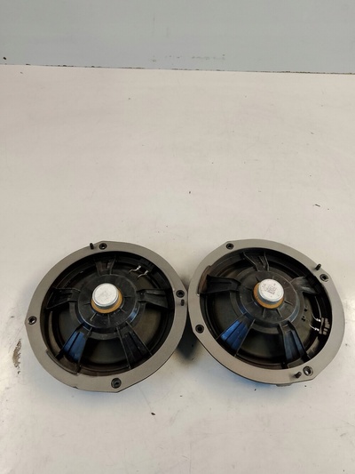 8X0035415 Audi a1 8x динамик дверь правая левый передняя