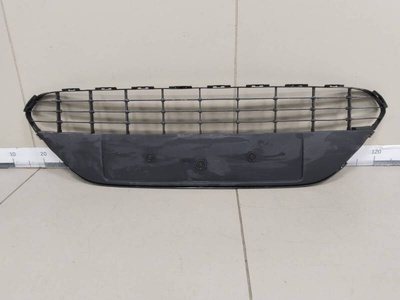 8M5117B968BE Решетка в бампер центральная Ford Ford Focus 2 (DB) 2008-2011