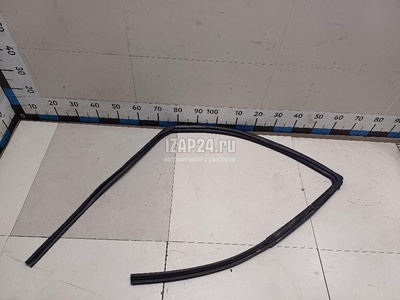 681510C030 Уплотнитель стекла двери Toyota Tundra 2013