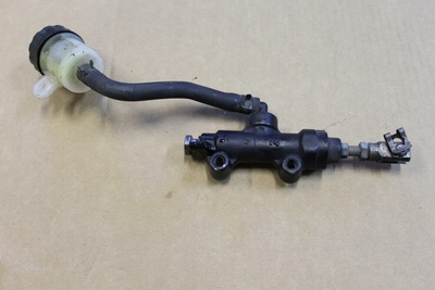 ST6755.POMPATYL Triumph street triple 675 07 - 12r насос тормоза тормозной tyl бачёк