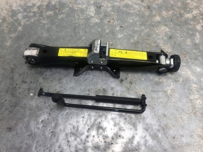 8K0011031G LEWAREK PODNOŚNIK AUDI A4 B8