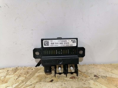A0009822023 Реле Mercedes-Benz E-Class W212