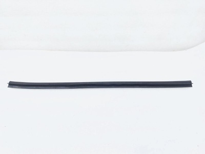 6786333050 Уплотнитель двери Toyota Camry 70 2018