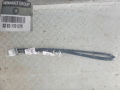 828317057R renault captur уплотнитель дверь левый задняя