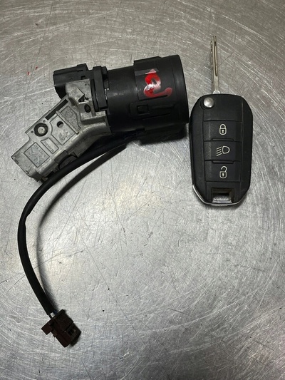 967625479663123380 STACYJKA KLUCZYK PEUGEOT 208 96762547 ORG FV