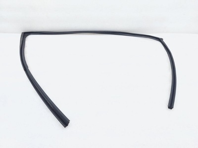 6814133130 Уплотнитель стекла двери Toyota Camry 70 2018