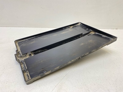 648947133R Площадка АКБ RENAULT DUSTER 2 2020-