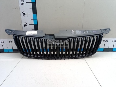 5L08536689B9 Решетка радиатора VAG Yeti (2009 - 2018)