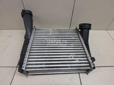7P0145804C Интеркулер VAG Touareg (2010 - 2018)