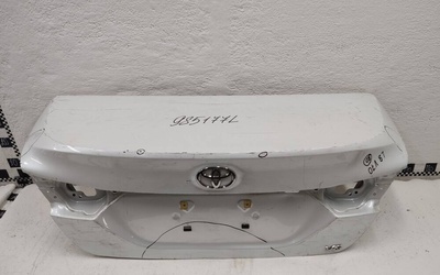 6440133760 Крышка багажника Toyota Camry V70