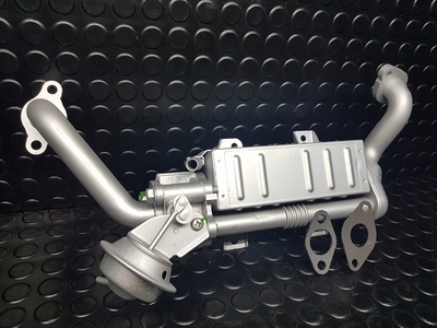 256010R020 радиатор выхлопных газов toyota 2.0 d4d 2.2 d4d