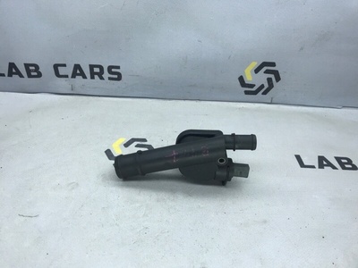 038121132g Фланец системы охлаждения Audi a6 c6 2008