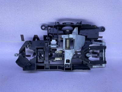 51217187228 Кронштейн ручки двери BMW 5 f10 2013