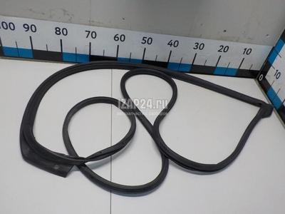 6786142090 Уплотнитель двери Toyota RAV 4 (2013 - 2019)