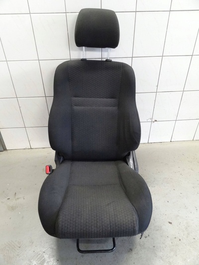 OKL11676 Toyota avensis t25 2005 кресло водителя левый передняя передний с подогревом