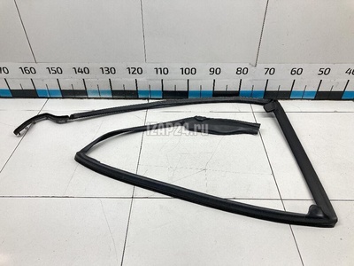 LR088955 Уплотнитель двери Land Rover Range Rover Sport 2013