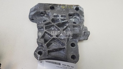 LR072044 Кронштейн двигателя правый Land Rover Discovery Sport 2014