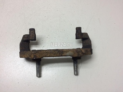 410143366R Скоба суппорта переднего Renault Sandero 2014