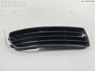 8D0807346G Решетка (заглушка) в бампер Перед. Прав. Audi A4 B5 (1994-2001) 1997