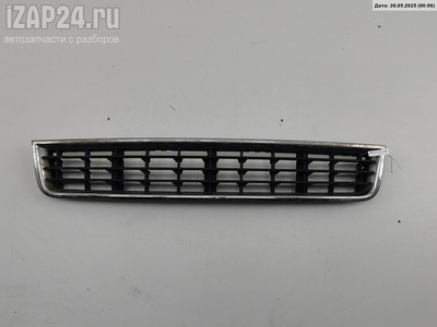 8E0807647 Решетка (заглушка) в бампер Перед. Audi A4 B6 (2001-2004) 2004