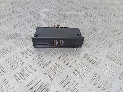 A2058200526 разъем AUX / USB Mercedes-Benz E W213 2017