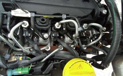 8200701690 топливная рампа Renault Megane 3 поколение 2011