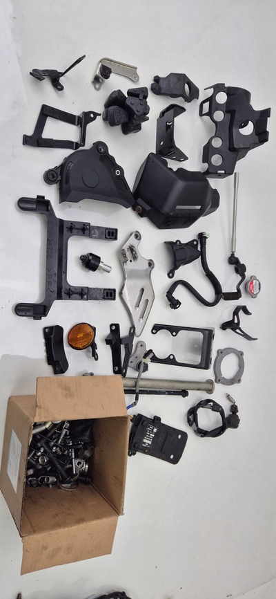 XXXXXXXXXXX Yamaha mt09 tracer 9 rn70 21 - винты крепление пластик сет рычаг крышка
