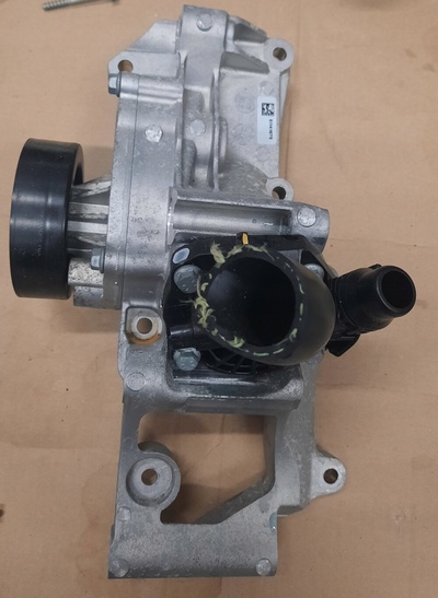8601366 bmw f39 f45 f48 мини f54 f60 насос радиатора подставка термостат идеальная