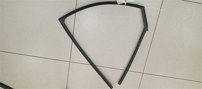 823304EA3A Уплотнитель стекла двери задней правой Nissan Qashqai J11 2013> 2019