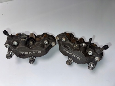 891621486684160 Suzuki gsr 600 06 - 10 суппорт тормозной передняя