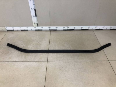 5JA823723A Уплотнитель капота Skoda Skoda Rapid 2012-2020