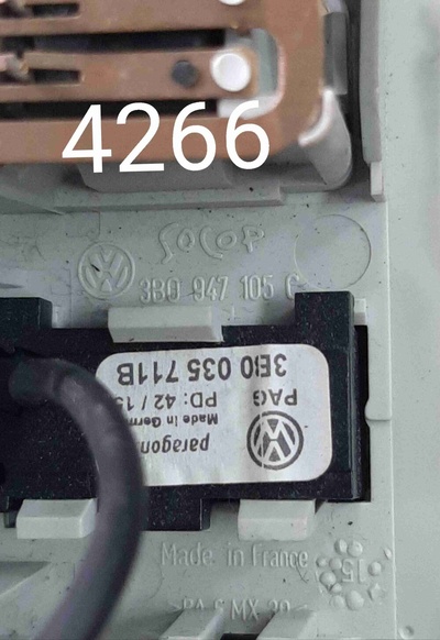 3B0035711B Фонарь салона (плафон) Volkswagen Touran I (2003—2006) 2005 , 3B0947105C
