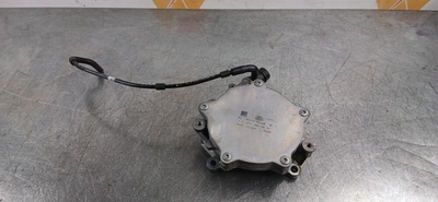 A2701800901 Насос вакуумный Mercedes-Benz E-class W212 2014 , A2702300165, A2701801001, , A2702300365