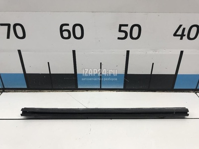 3C0823699 Уплотнитель капота VAG Tiguan (2007 - 2011)