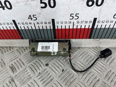 1J0827566L Ручка крышки багажника Volkswagen Bora(Jetta) (1998-2005) 2000 ,