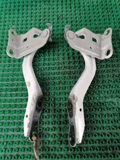5341012680 петля капота Toyota Corolla ZWE211 2019 , 5342012670