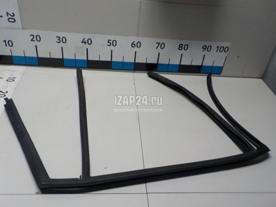 51352990319 Уплотнитель стекла двери BMW X1 E84 (2009 - 2015)
