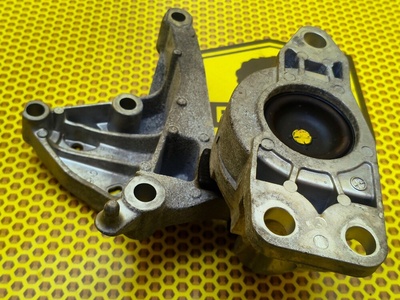 112106UB0A Опора двигателя Nissan Qashqai J12 2021 11210-6UB0A