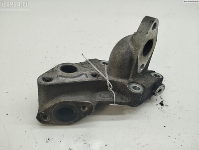 06B131817L Кронштейн крепления Volkswagen Passat B5+ (GP) 2001