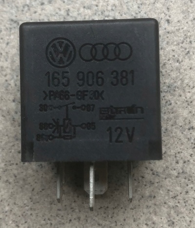 165906381 Przekaźnik audi oe