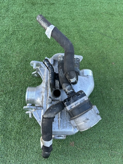 8W0145785C audi rs4 rs5 радиатор воздушный интеркулер радиатора