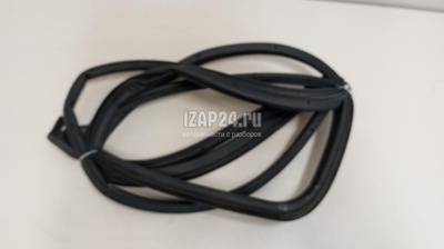 5725A165 Уплотнитель двери Mitsubishi Outlander (GF) 2012