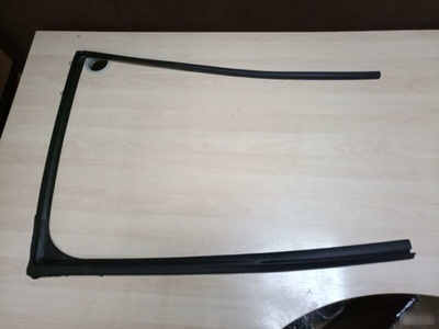6815260070 Уплотнитель стекла Lexus LX500 68152-60070
