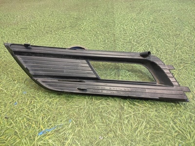 8K0807682K Решетка в бампер Audi A4 2011-2018